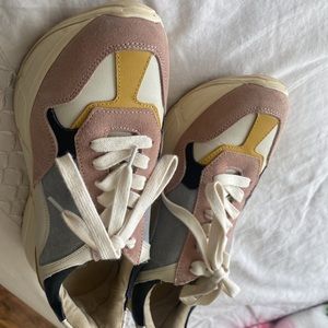 Steve Madden pastel color shoes! 🤍